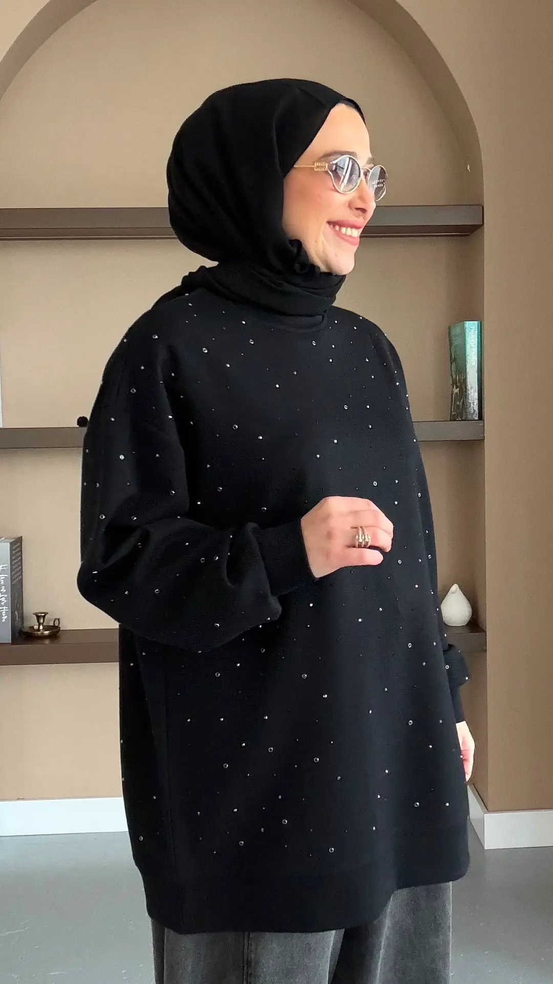 MASAL TAŞ DETAYLI SWEAT - SİYAH