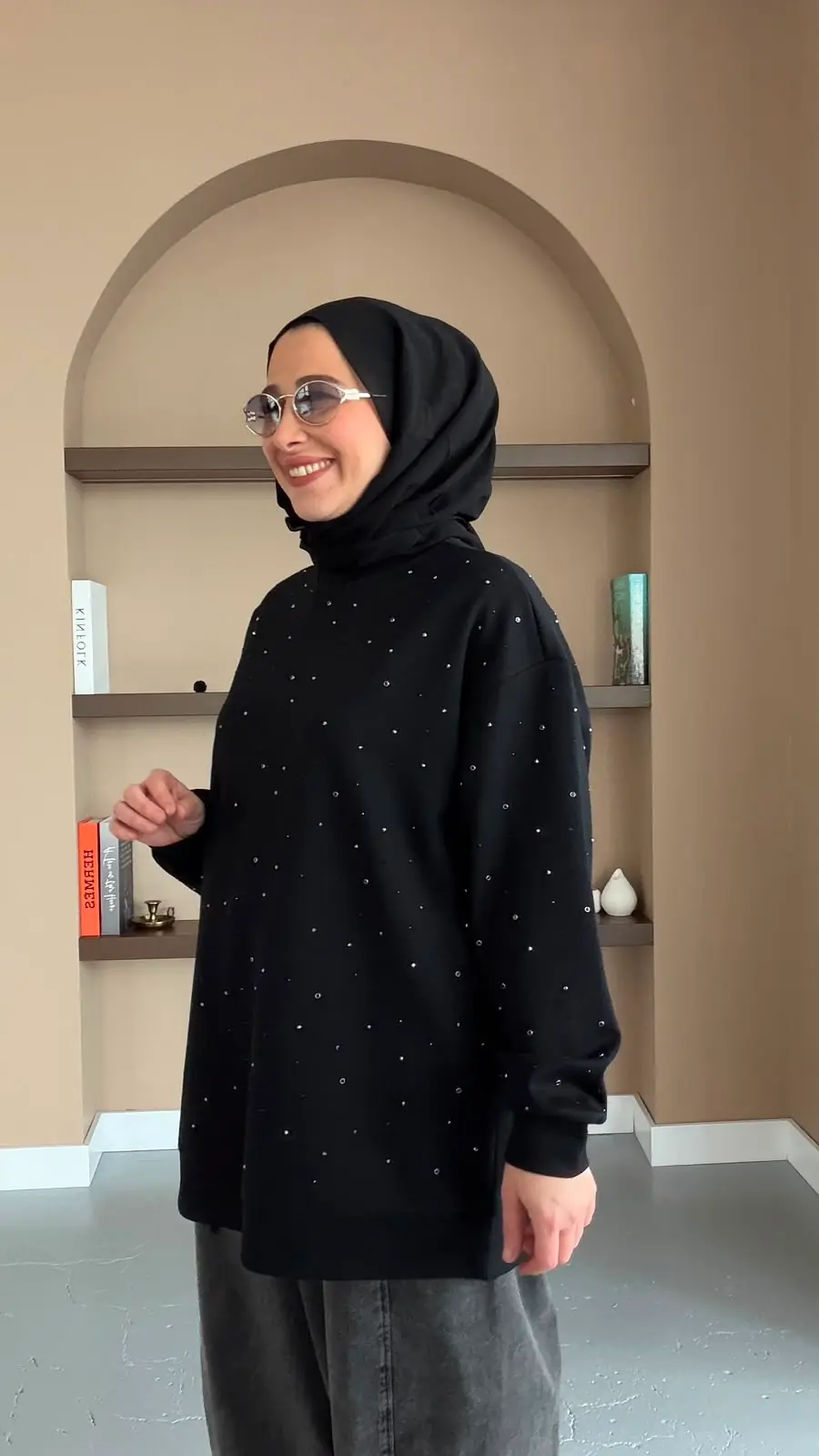 MASAL TAŞ DETAYLI SWEAT - SİYAH
