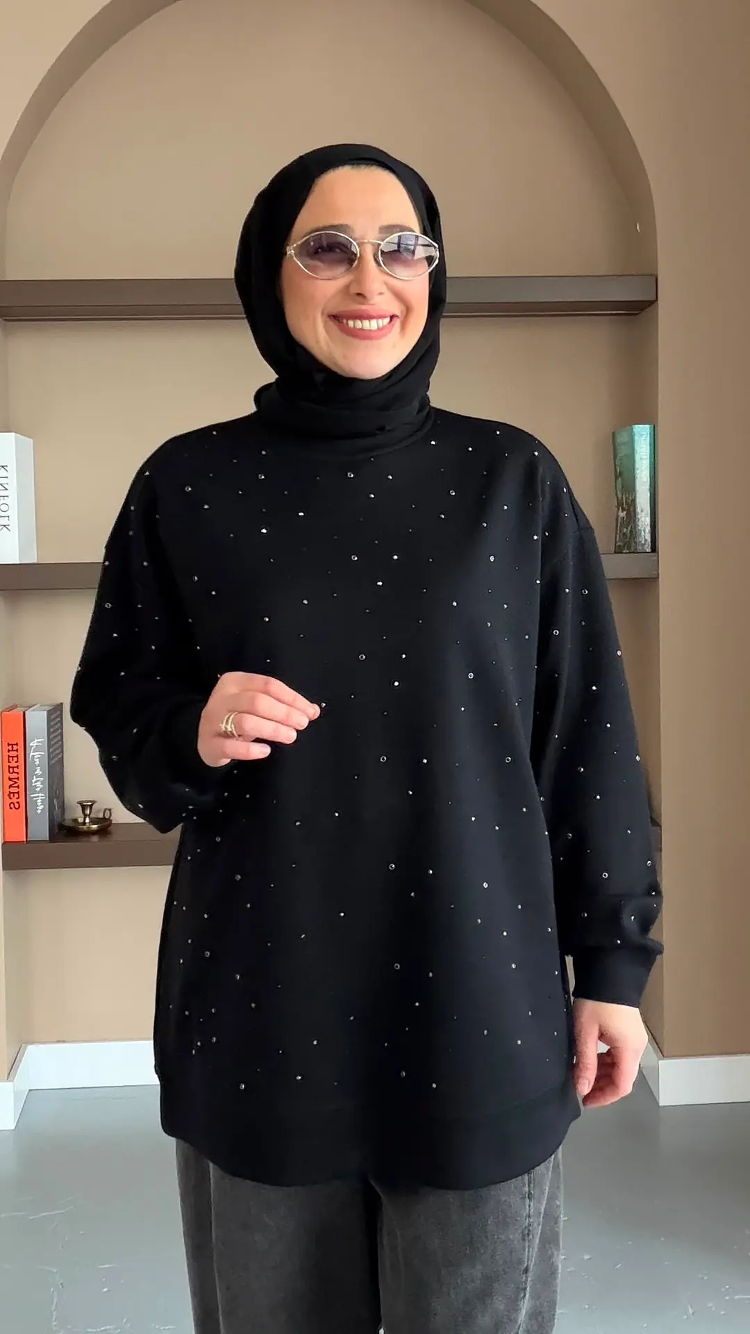 MASAL TAŞ DETAYLI SWEAT - SİYAH